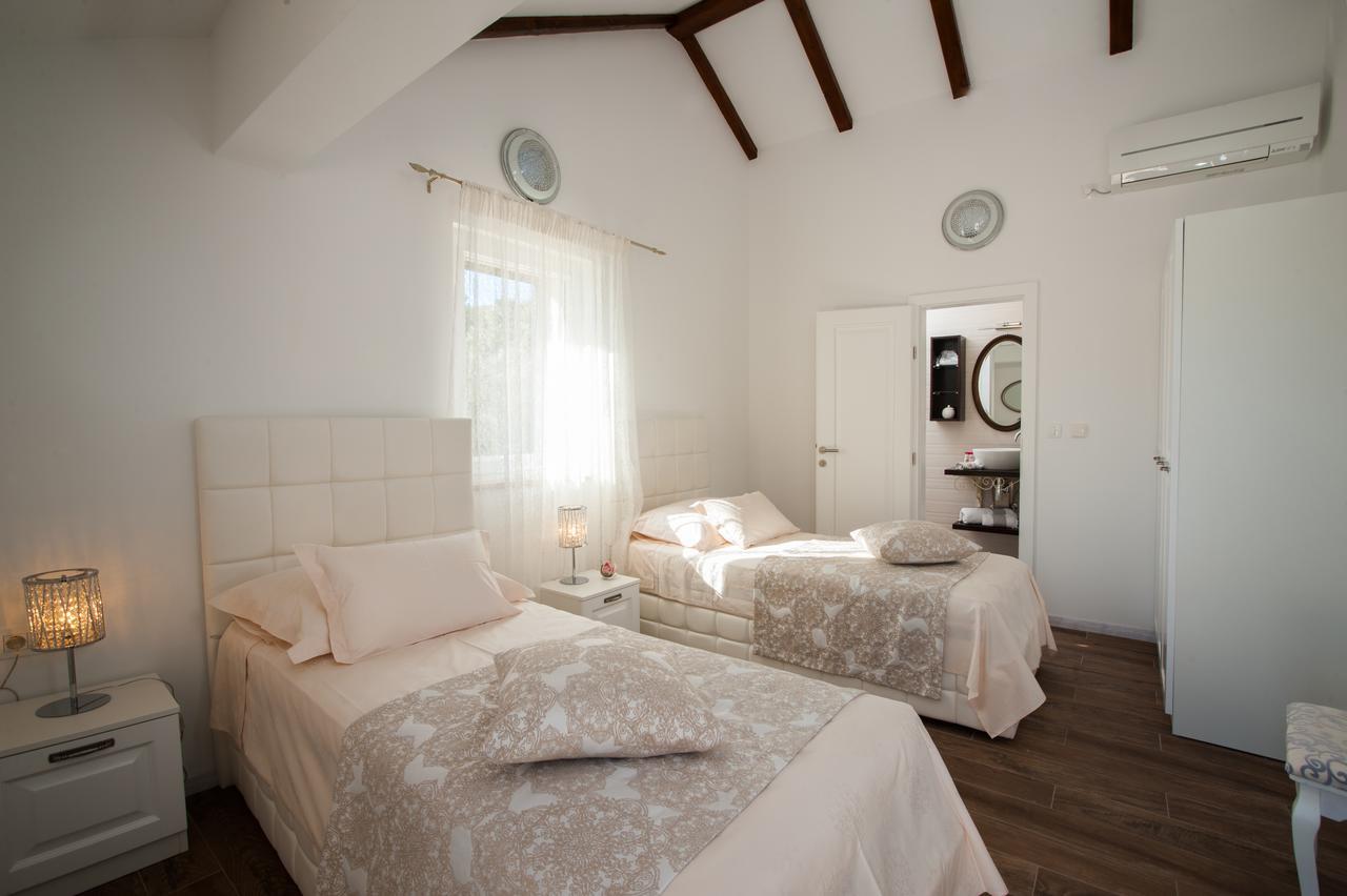 מילנה Luxury Villa Kate - In Lucice Bay With Turquoise Sea, Amazing Seaviews, And Heated Pool מראה חיצוני תמונה
